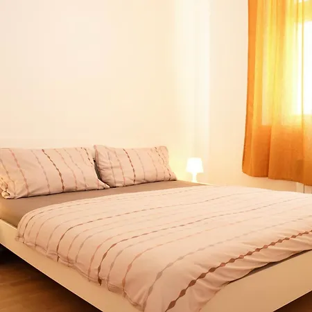 Centrally Located Gem In Appartamento Praga