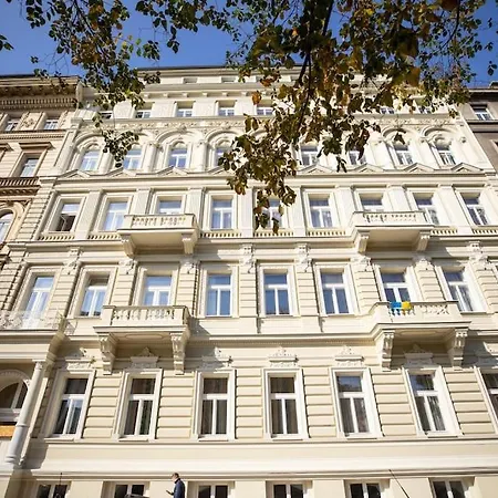 Apartment Centrally Located Gem In