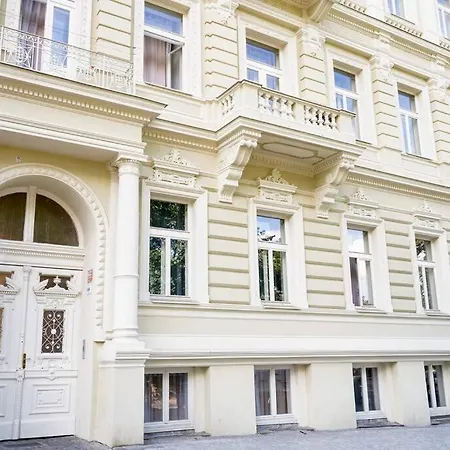 Centrally Located Gem In *