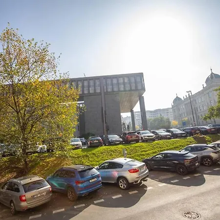 Apartment Centrally Located Gem In Prag