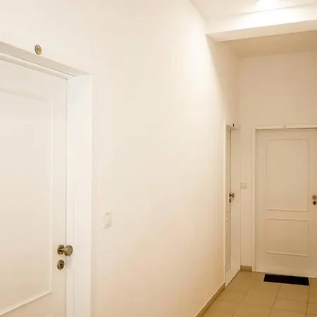 Centrally Located Gem In *