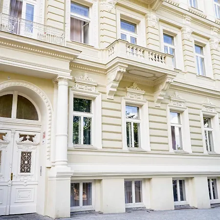 Centrally Located Gem In *