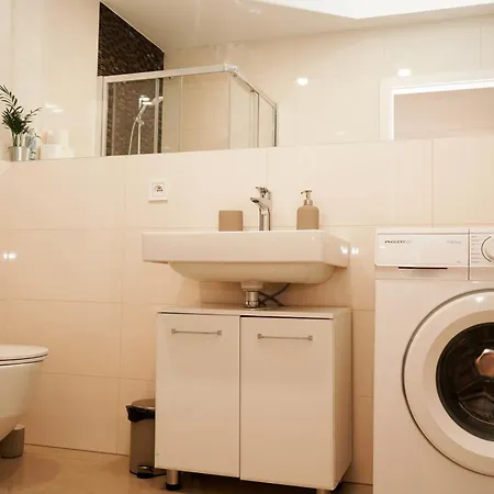 Centrally Located Gem In Praga